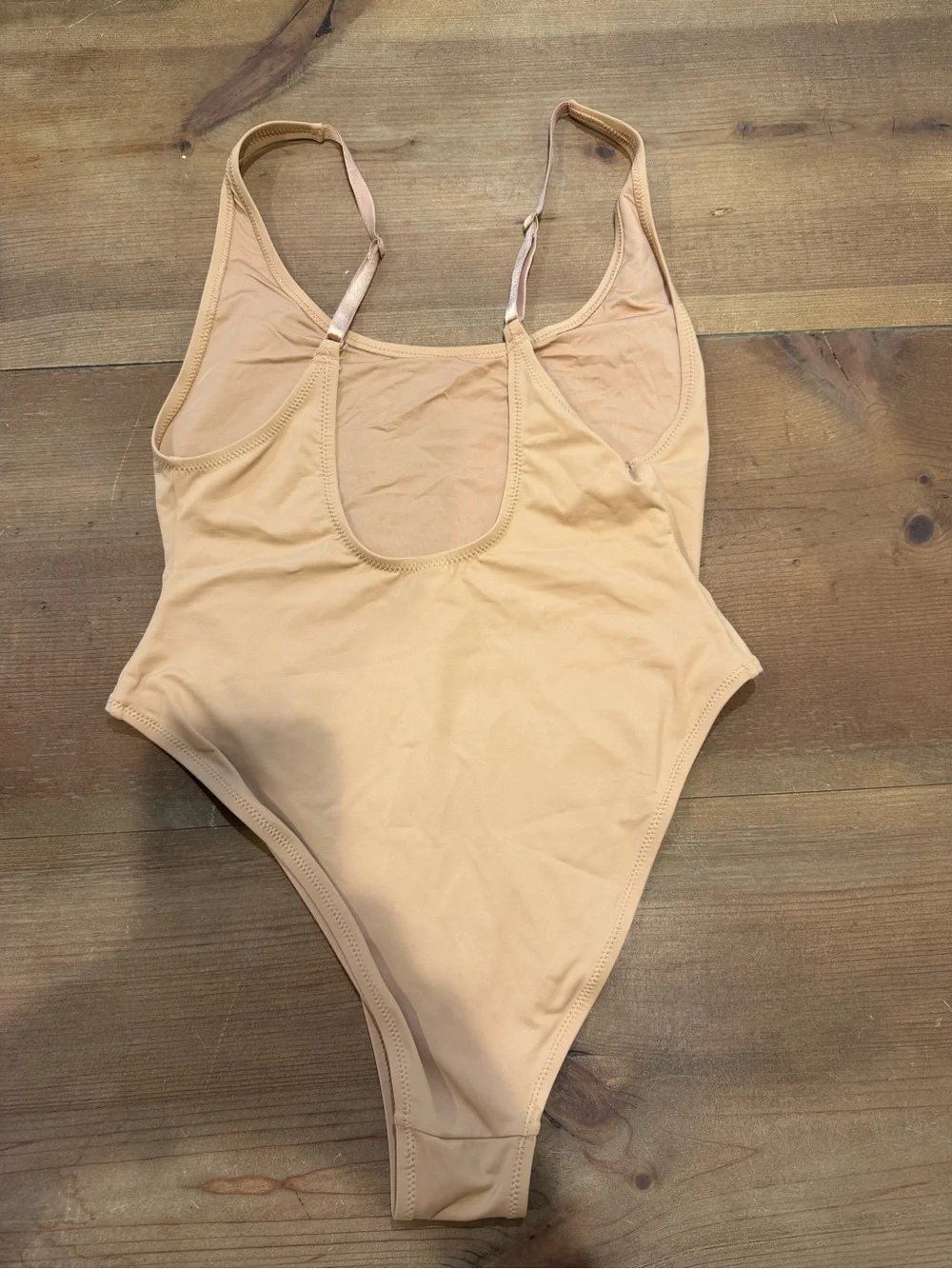SKIMS Fits Everybody Scoop Neck One Piece Swimsuit Nude Sand Size Large NWOT